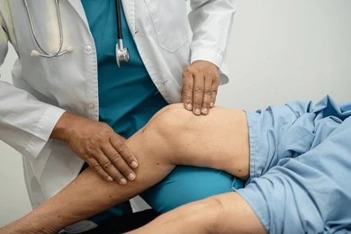 When Should I Worry About Swelling After Knee Surgery - Dr. Hesham